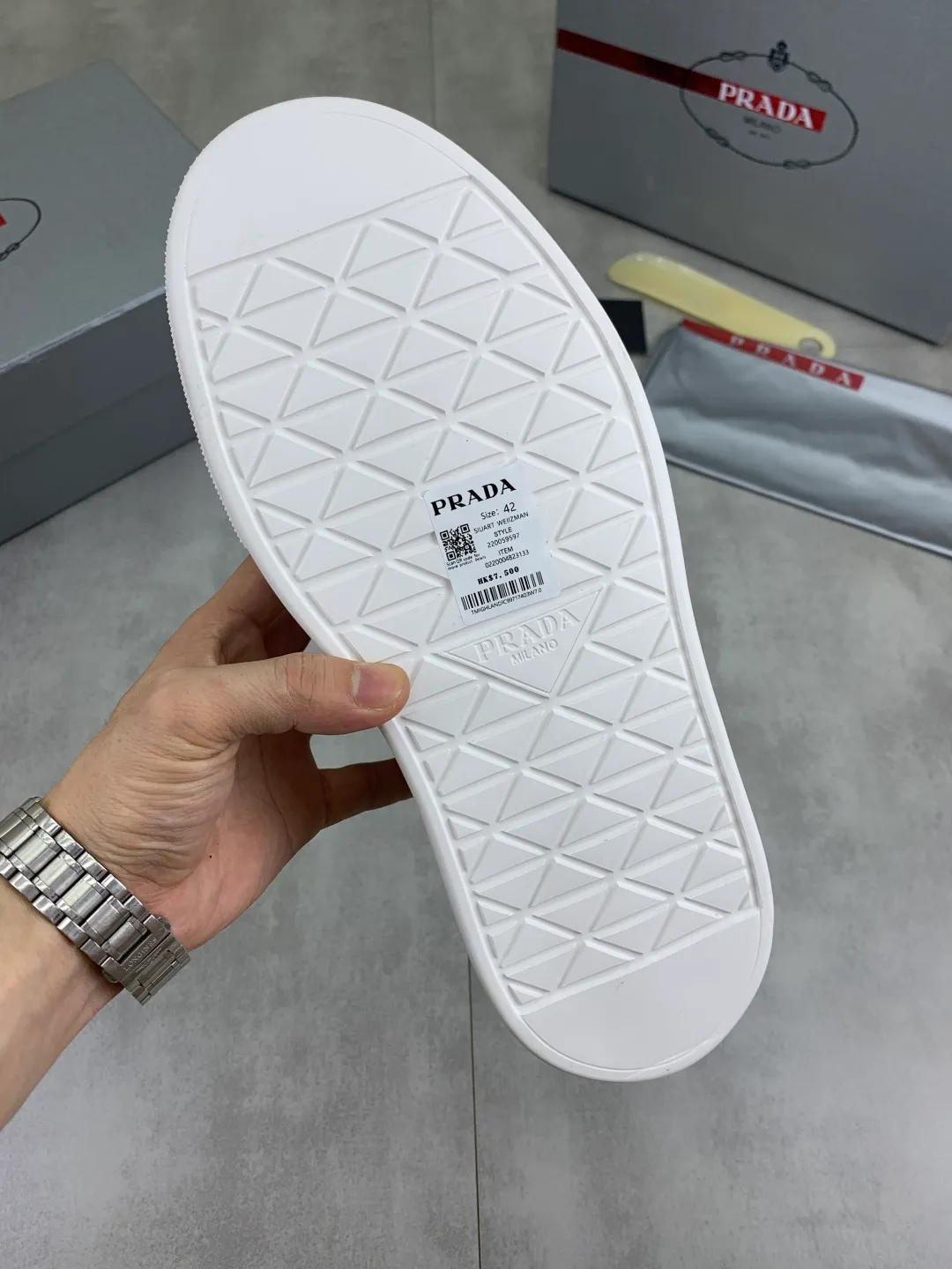 Men's shoes 💰P560💰 [New model] High version official website popular model is on the market, 🆘 Trendy brand (Prada) mainly promotes popular model, avant-garde and versatile fashionable men's shoes private version mold opening, cowhide surface splicing 1:1.. Stylish and simple, original imported cowhide lining cowhide feet; the atmosphere and personality are more fashionable, eye-catching and pursuing class. It will subvert the old idea and be a must-have for fashion trendsetters with you! Must keep it for yourself! Tall and comfortable, large and low, high-end quality workmanship. Size: 38-45; multiple colors available.